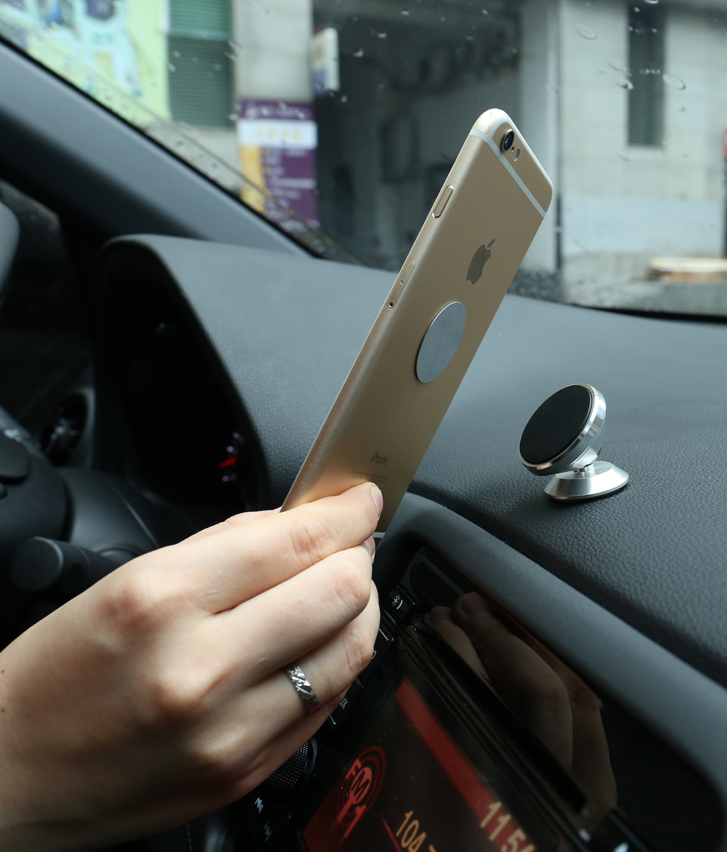 Universal Magnetic Mobile Mount in use